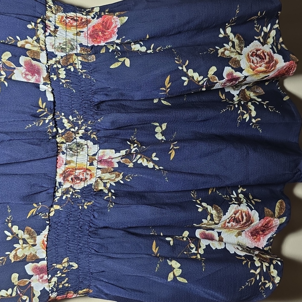 SHEIN Curve Navy Floral V-Neck Blouse - Picture 4 of 6